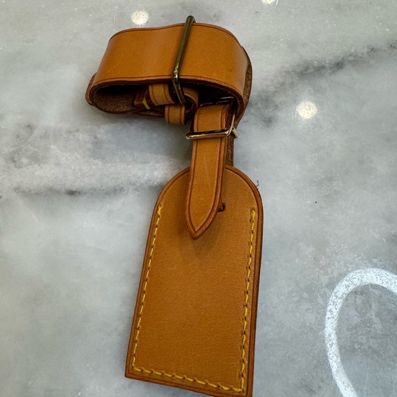 Louis Vuitton Luggage and Poignet - Picture 7 of 8